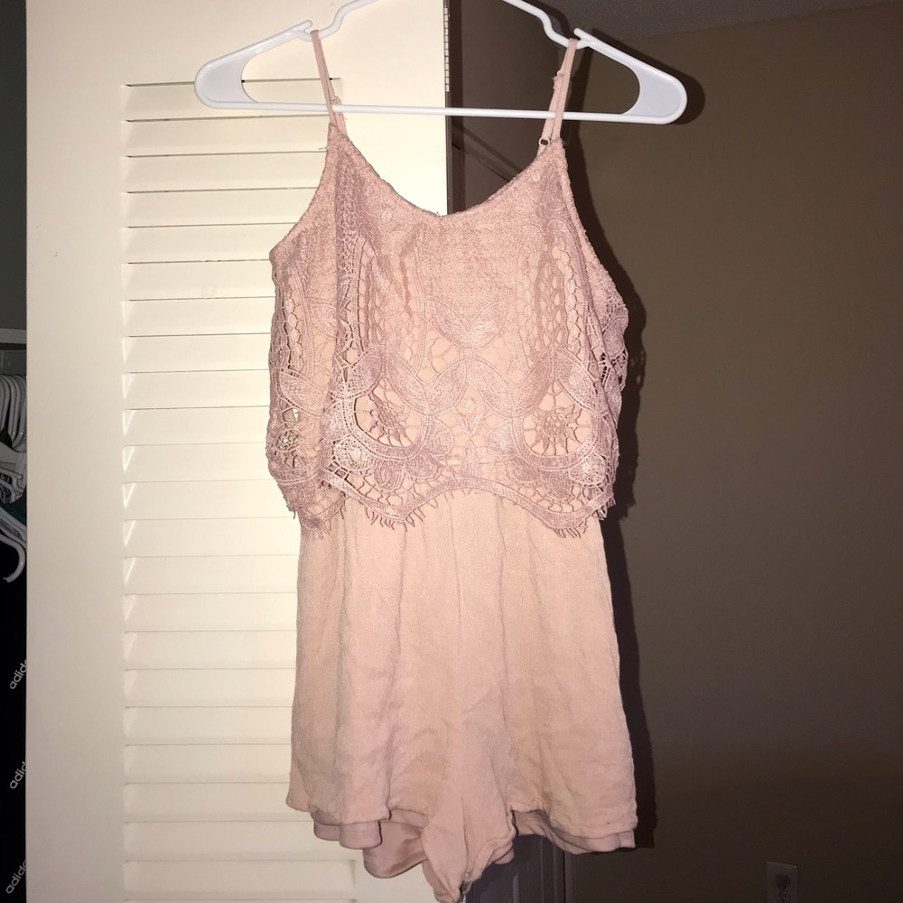 LIGHT PINK ROMPER WITH LACE DETAIL